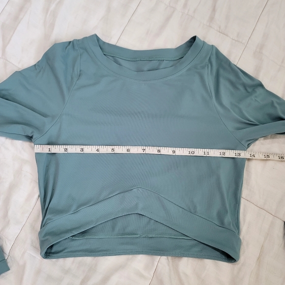 ALPHALETE Long Sleeve Crop top size Small - Picture 5 of 11